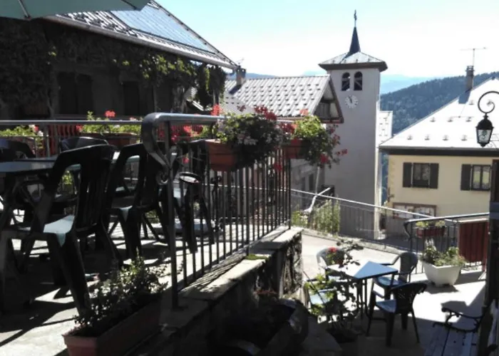 De L'eau Rousse Hotel *